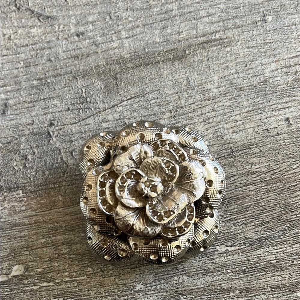 Elegant Silver Floral Brooch